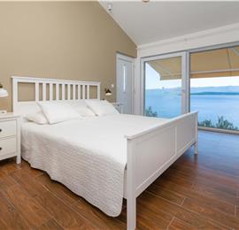 2 bedroom villa with pool and sea views in Bol, Brač Island, sleeps 4